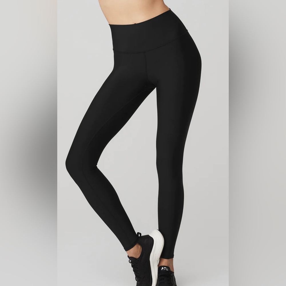 NWOT Alo Yoga High Waisted Airlift Leggings Black Color Size XXS